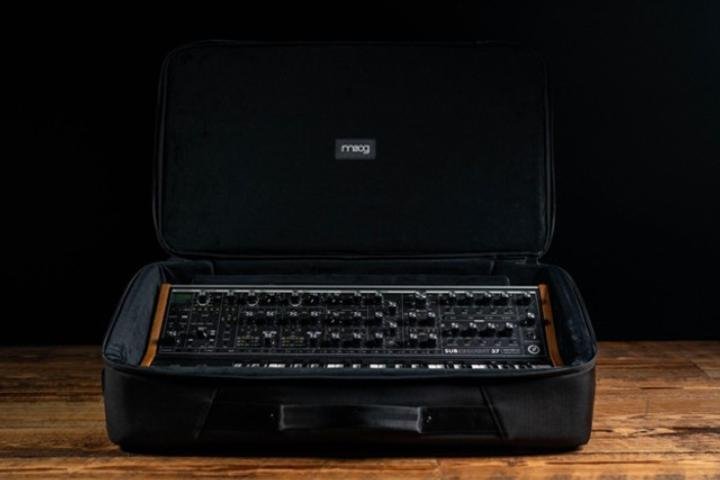 Moog Sound Studio Accessory Kit: solo los accesorios sin los sintes ...